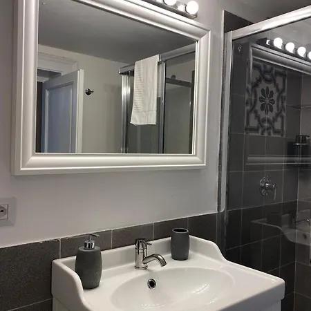 Landlord 242 - Station Apartment Bari