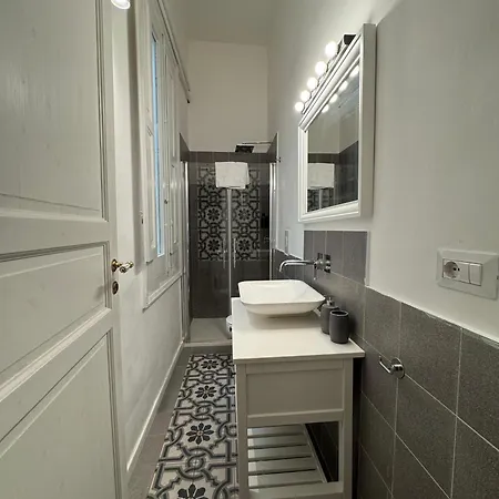 Landlord 242 - Station Apartament Bari